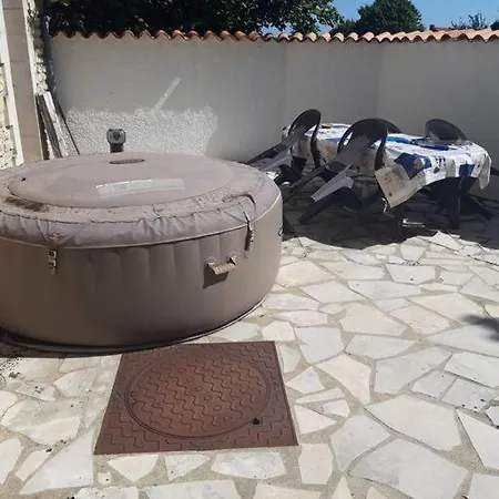 La Maison D'emmanon Saint-Saturnin-du-Bois